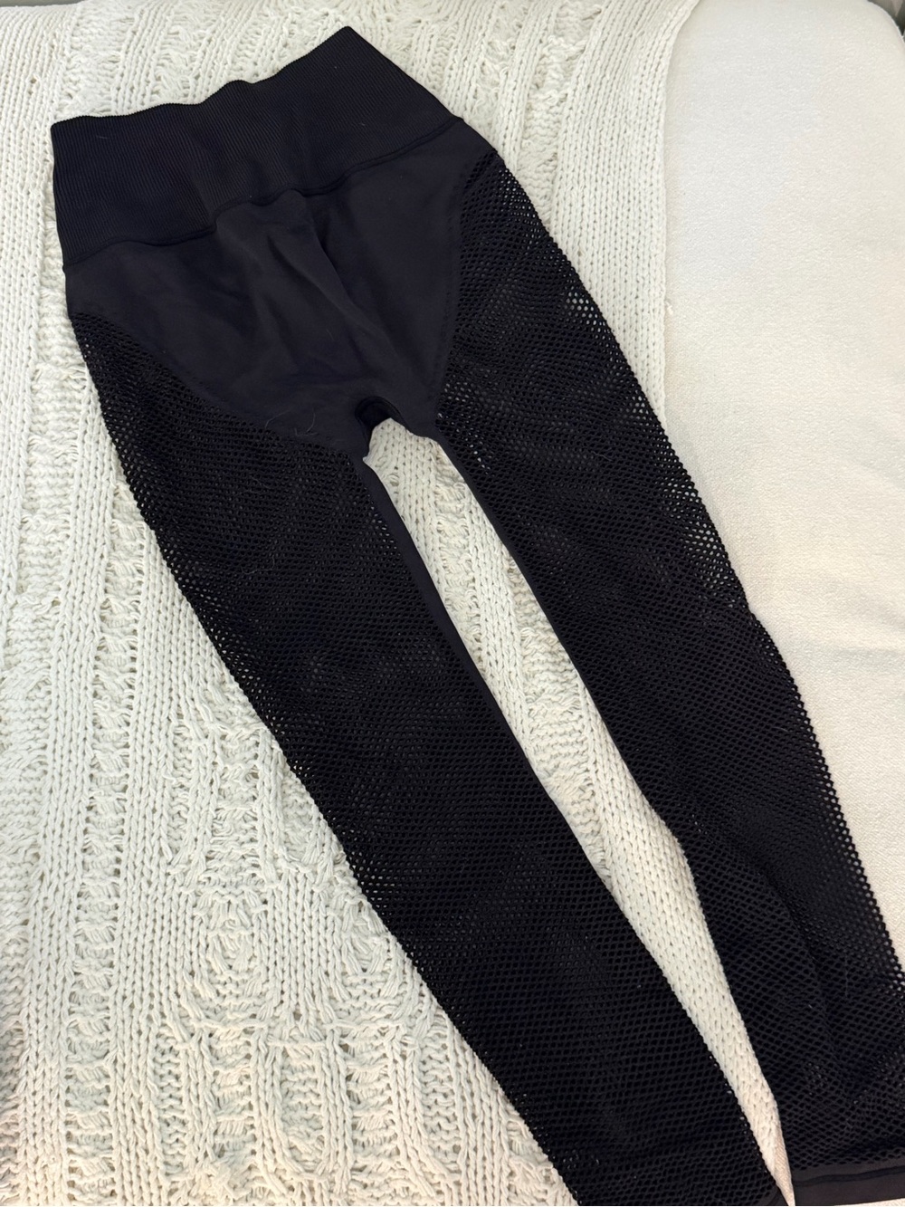 ALO Yoga Mesh Airlift Set Small - Picture 3 of 6